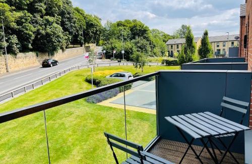 Wakefield Casa | Cheerful 2-bed townhouse in Wakefield with parking