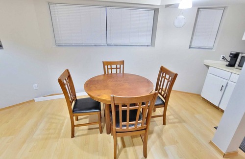 Grand Boulevard Casa | Cheerful 2 bedroom basement suite w/ free parking CARS/RV