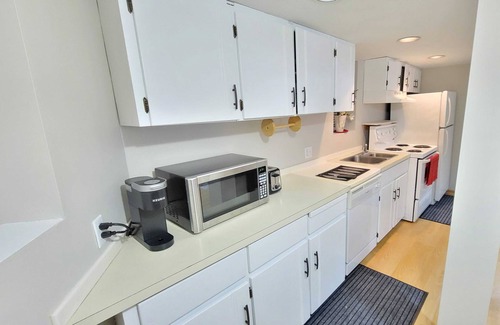 Grand Boulevard Casa | Cheerful 2 bedroom basement suite w/ free parking CARS/RV