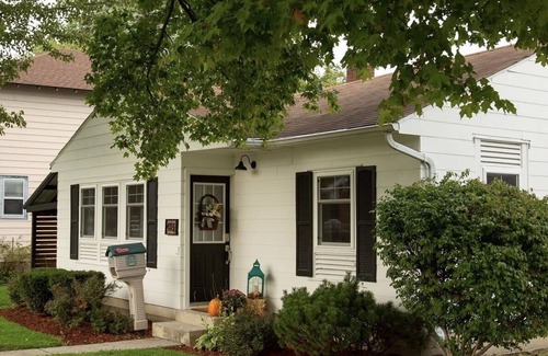 Decatur Casa | Cheerful 2 Bedroom Cottage on 5th in Decatur IN