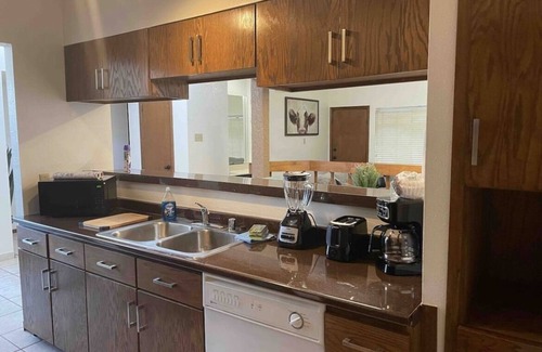 Pebble Hills Park Casa | Cheerful 2-bedroom home located on the east side.