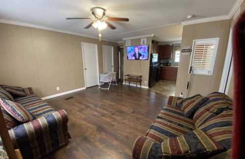 Norman Park Casa | Cheerful 2 bedroom home, King Suite, Wi-Fi