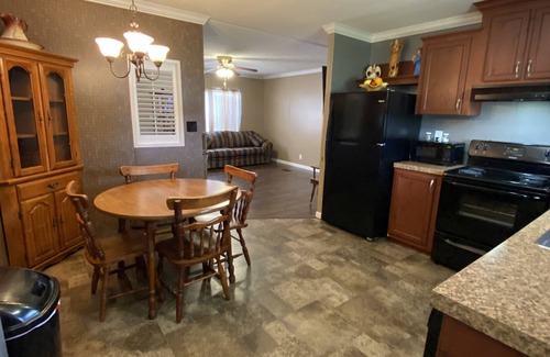 Norman Park Casa | Cheerful 2 bedroom home, King Suite, Wi-Fi