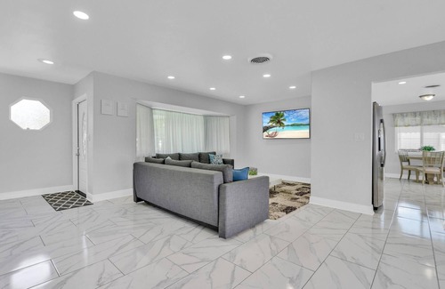 Fort Lauderdale Casa | Cheerful 2 bedroom Home, close to the beach