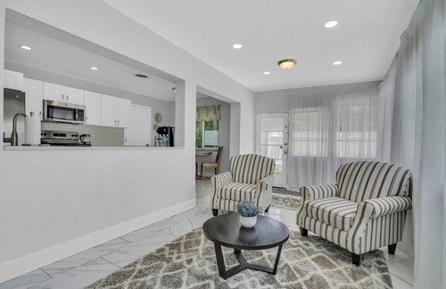 Fort Lauderdale Casa | Cheerful 2 bedroom Home, close to the beach