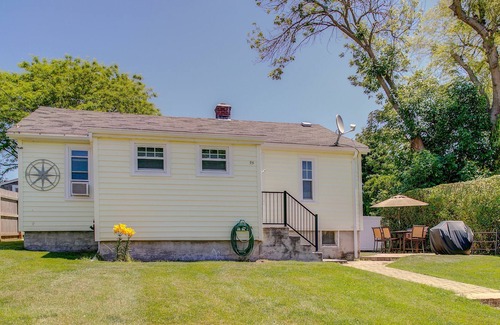 Newport East Cabaña | Cheerful 3 Bedroom Cottage easy walk to 2 beaches with off street parking!