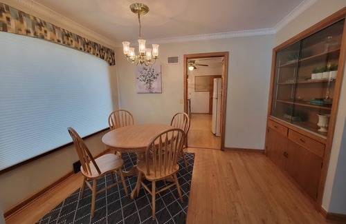 Milwaukee Casa | Cheerful 3 bedroom home with garage parking