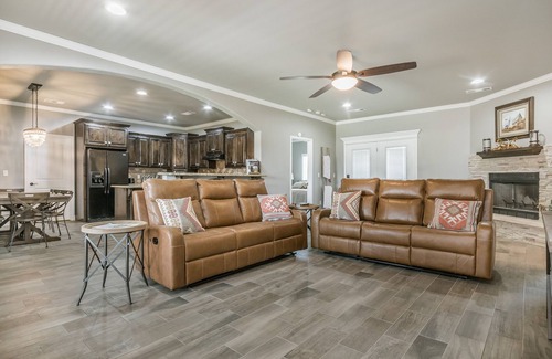 Canyon Casa | Cheerful 3-Bedroom Home w King Bed, Fireplace, W/D, 10 min from Palo Duro Canyon