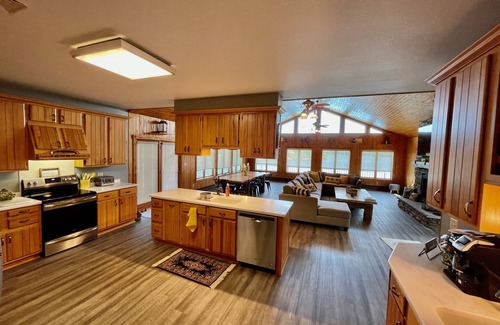 Town of Fowler Casa | Cheerful 3-Bedroom Lake House