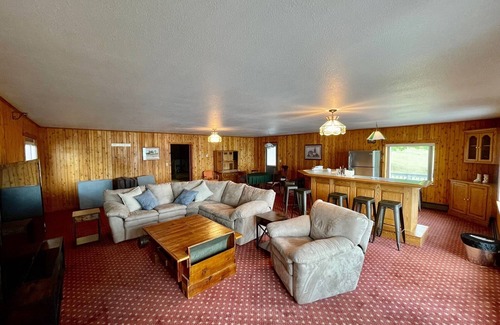 Town of Fowler Casa | Cheerful 3-Bedroom Lake House