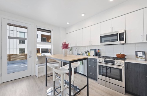 Windermere Casa | Cheerful 3-bedroom New Townhouse near UW/Seattle Children's with Free Parking