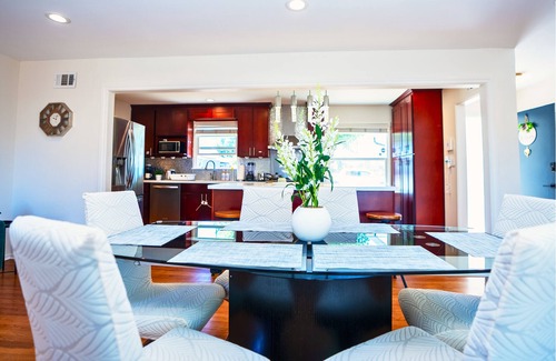 San Tomas Casa | Cheerful 3BR - Bar, Jacuzzi & Kids Treehouse