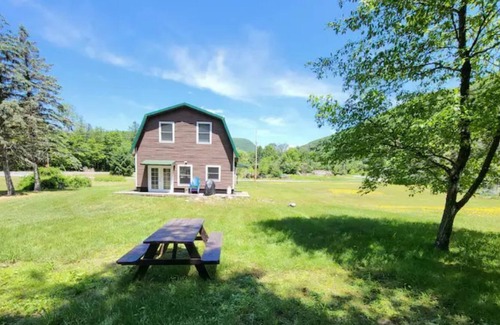 Lanesville Casa | Cheerful 4-bedroom home perfectly located