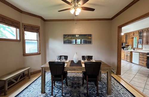 East End Casa | Cheerful 4 Bedroom home close to the waters edge.