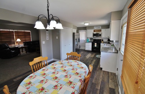 Roselawn Finance Casa | Cheerful 4-bedroom Home with Jacuzzi tub