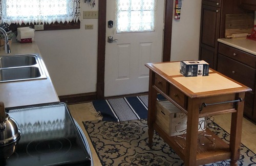 Bellefonte Casa | Cheerful 5 Bedroom Home in Historic Town