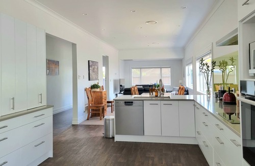 Greenlane - Ellerslie Casa | Cheerful 5 - Bedroom Home - Free Parking