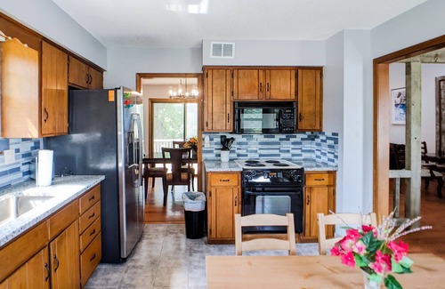 Mission Casa | Cheerful 5 bedrooms house 15 mins to KC downtown