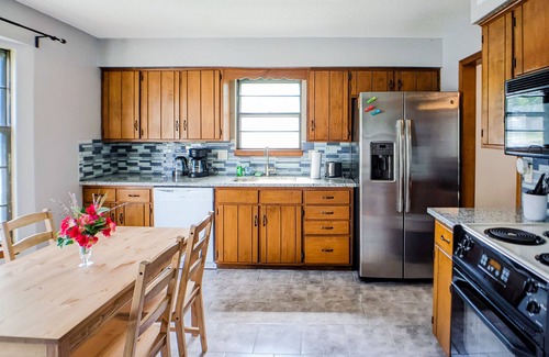 Mission Casa | Cheerful 5 bedrooms house 15 mins to KC downtown