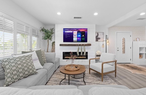 Midway City Casa | Cheerful and Cozy Home in heart of Orange County , 5 mins Disneyland and Beaches