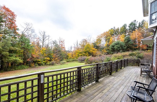 Eagles Mere Cabaña | Cheerful and spacious lake-front vacation home