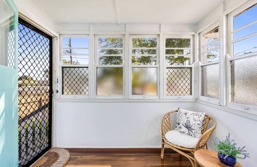 Wilsonton Casa | Cheerful, Cosy Cottage - Near Rose Garden!