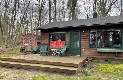Tawas City Cabaña | Cheerful cottage with 4 private beach accesses!!!!