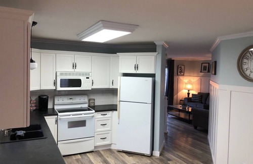 Red Deer Casa | Cheerful, cozy 4 bedroom house w/ hot tub and firepit area