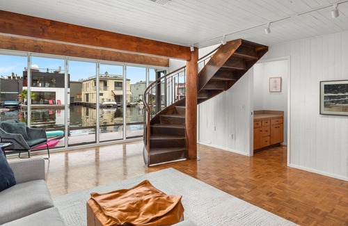 Seattle Alquiler De Eote | Cheerful floating home with hot tub
