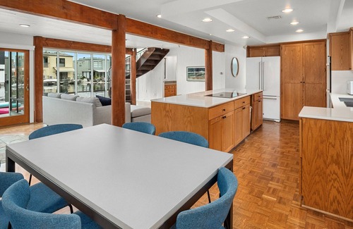 Seattle Alquiler De Eote | Cheerful floating home with hot tub