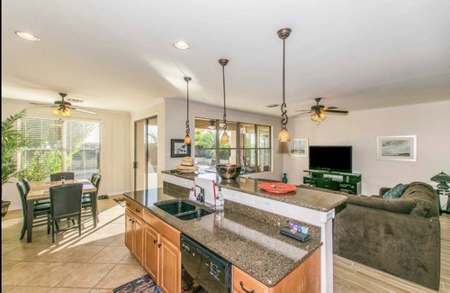 Maricopa Casa | Cheerful Home with a pool