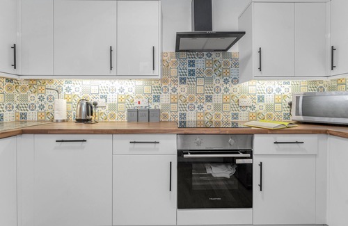 Leith Apartamento | Cheerful Stays: Jamson Pl 3BR Apartment in Leith