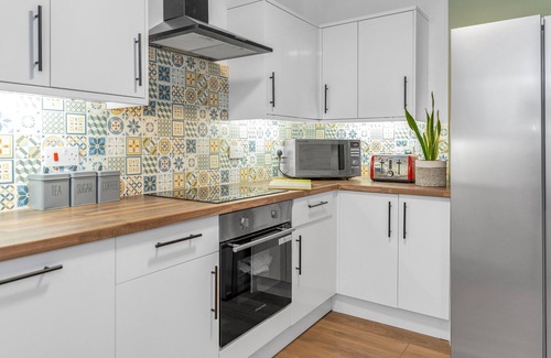 Leith Apartamento | Cheerful Stays: Jamson Pl 3BR Apartment in Leith