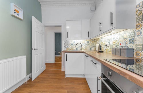 Leith Apartamento | Cheerful Stays: Jamson Pl 3BR Apartment in Leith