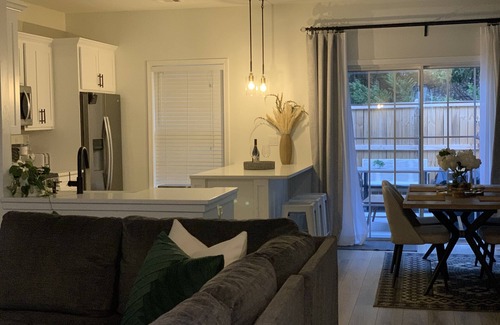 Johns Creek Casa | Cheerful town home with private patio, close to downtown Alpharetta.