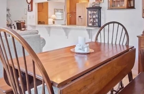 Park Lake Estates Casa | Cheerful Two-Bedroom Abode with Spacious Parking