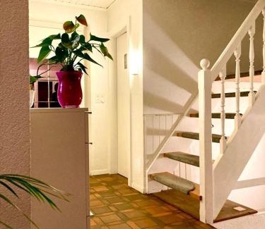 Noville Villa | Cheerful villa with fireplace, bath-tub and garden