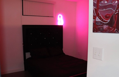 Westside Apartamento | Chef Kay's Modern Midtown Gem