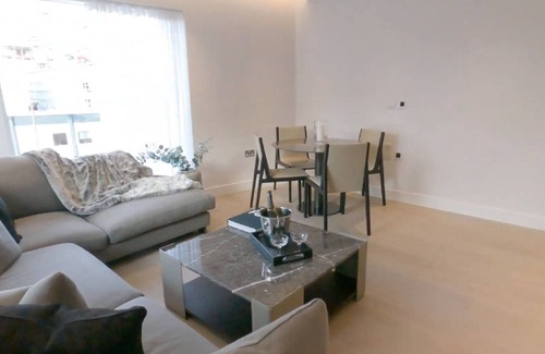 Sands End Apartamento | Chelsea Harbour 2-Bed Apartment in London