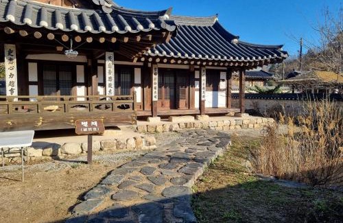 Jangseong Casa | Cheongbaek Hanok Pension
