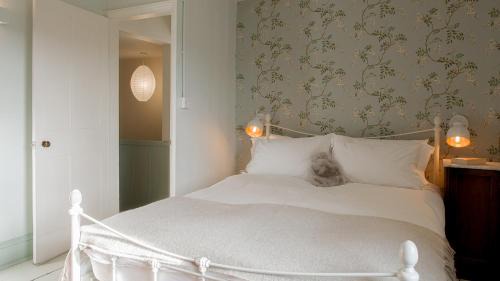 Coberley Casa | Chequers Cottage