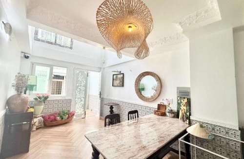 Downtown Ho Chi Minh City Casa | Cherry Blossom Boutique Hotel Entire House Bui Vien