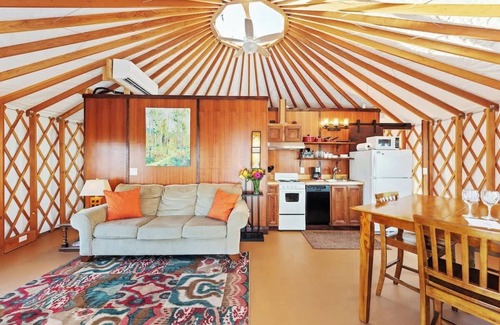 Rising Fawn Casa | Cherry Blossom Yurt on Lookout Mountain