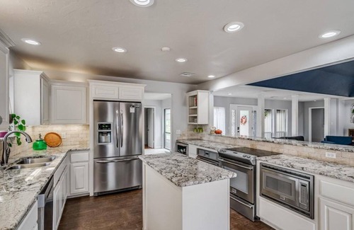 Oklahoma City Casa | Cherry Hill Retreat - Pool & Cabana