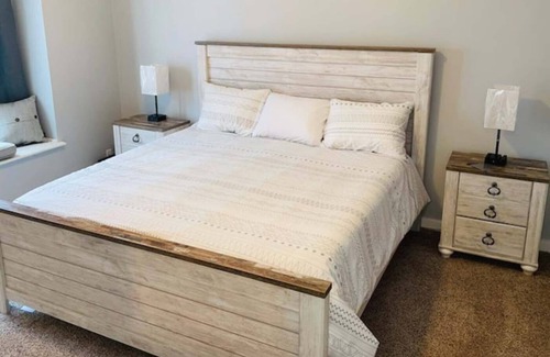 Cherry Street Casa | Cherry St Luxury- Shopping-Dining-By Downtown