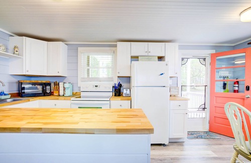 Silver Beach Cabaña | Chesapeake Bay Beach Cottage,private beach book Fall now!