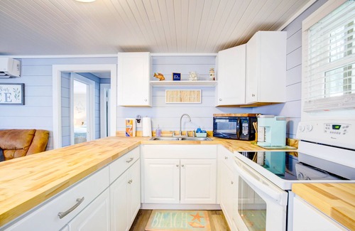 Silver Beach Cabaña | Chesapeake Bay Beach Cottage,private beach book Fall now!