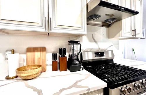 Garden Grove Casa | Cheshire · Spacious 4BR-Hot Tub, Disney, Convention, Beaches