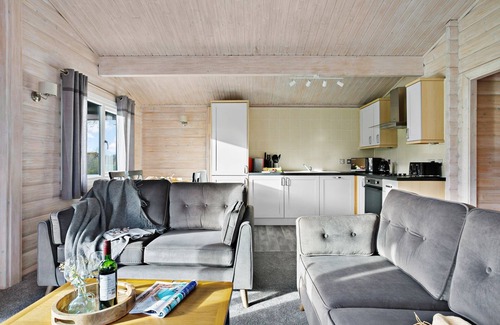 Newton Saint Cyres Casa | Chestnut, 6 Fingle Glen Lodges - pet friendly/hot tub