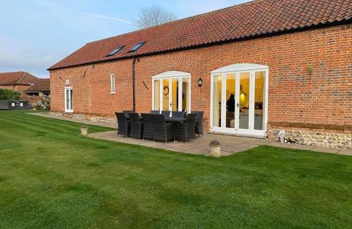 Aldborough Casa | Chestnut Barn, North Norfolk with private hot tub & close to beaches